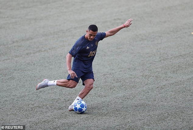 Pogba và Alexis Sanchez hớn hở tập luyện trước cuộc đấu nhà vô địch Thụy Sĩ - Ảnh 3.