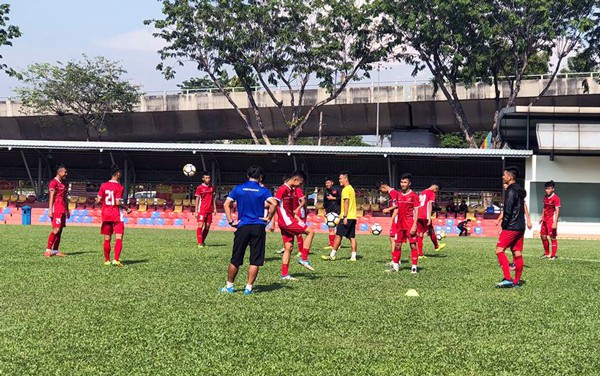 Buổi tập đầu tiên đầy hứng khởi của U16 Việt Nam tại Malaysia - Ảnh 2.