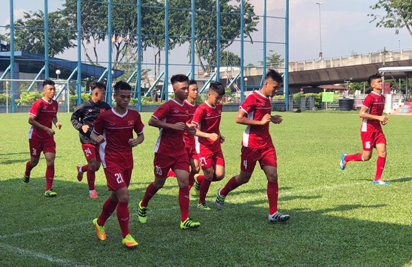 Buổi tập đầu tiên đầy hứng khởi của U16 Việt Nam tại Malaysia - Ảnh 4.