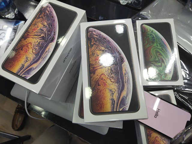 Giá iPhone Xs Max liên tục nhảy múa, giảm mạnh theo từng giờ - Ảnh 1.