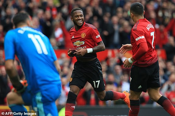 VIDEO Man Utd 1-1 Wolves: Pogba từ người hùng thành tội đồ - Ảnh 2.