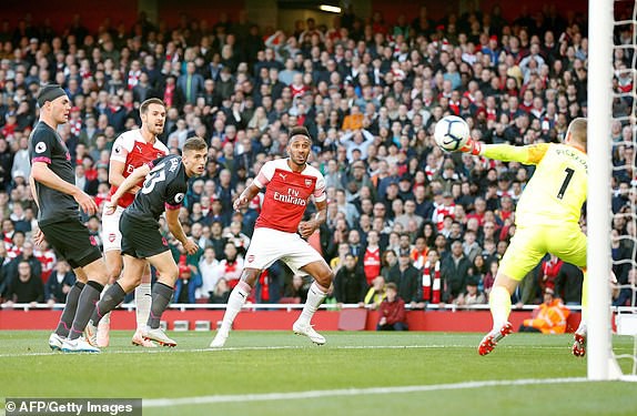 VIDEO Arsenal 2-0 Everton: Song sát Aubameyang - Lacazette nổ súng - Ảnh 3.