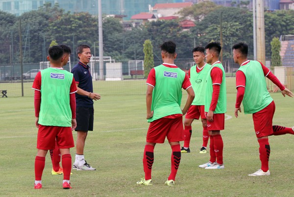 U19 Việt Nam giao hữu với U19 Trung Quốc trước thềm VCK U19 châu Á 2018 - Ảnh 1.