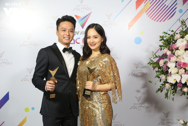 Giành giải Nữ diễn viên ấn tượng tại VTV Awards, Lan Phương cảm ơn con gái - Ảnh 1.