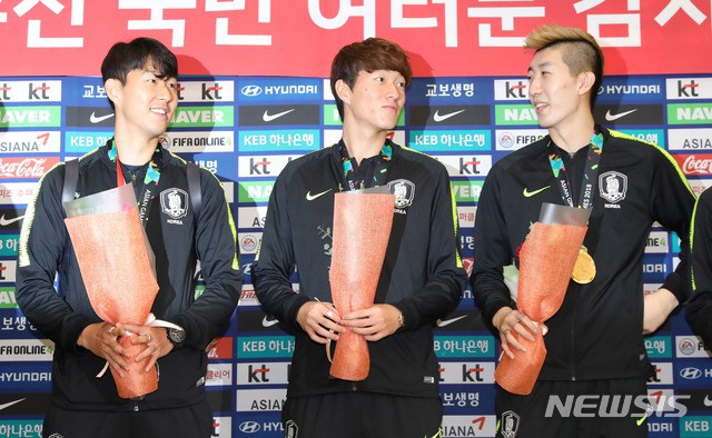  Son Heung Min và đồng đội được chào đón như người hùng khi trở về Hàn Quốc - Ảnh 4.