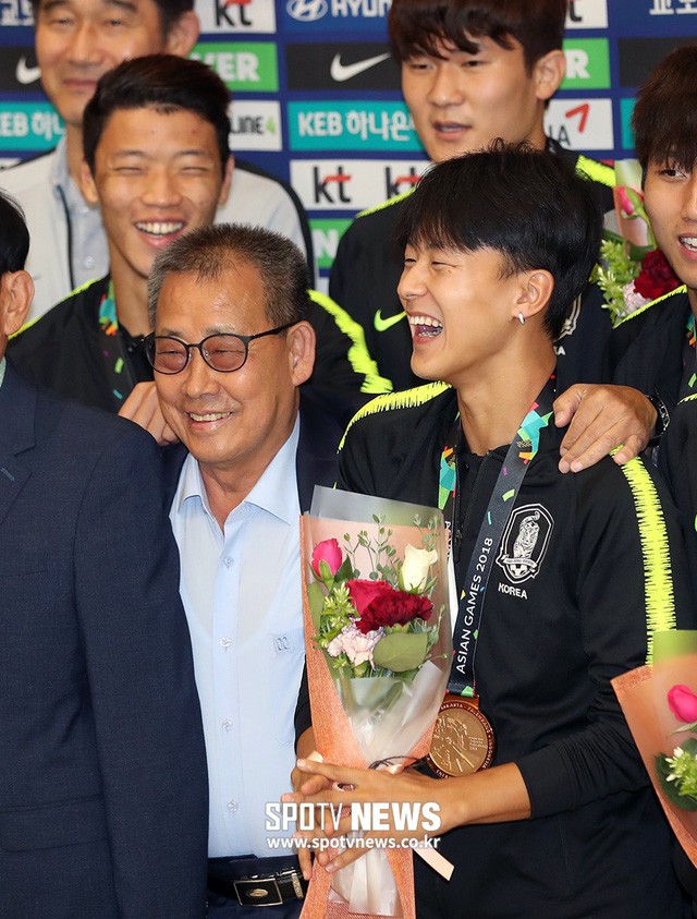  Son Heung Min và đồng đội được chào đón như người hùng khi trở về Hàn Quốc - Ảnh 8.