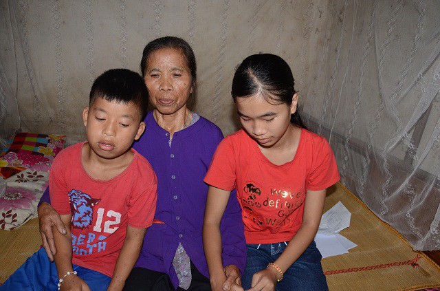Mẹ già khóc lặng trước cảnh con tật nguyền, cháu bị hội chứng thận hư - Ảnh 9.