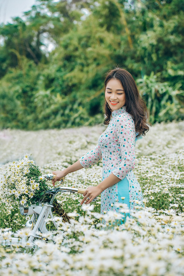 Vẻ thanh tân rạng ngời của cô lớp trưởng tuổi 17 bẻ gãy sừng trâu - Ảnh 2. Vẻ thanh tân rạng ngời của cô lớp trưởng tuổi 17 bẻ gãy sừng trâu - Ảnh 2.