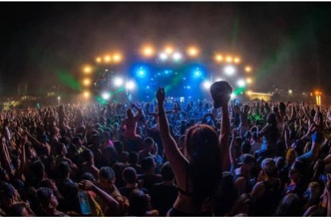VinaPhone tổ chức offline Fan EDM lớn chưa từng có để chào đón Armin - Ảnh 6. VinaPhone tổ chức offline Fan EDM lớn chưa từng có để chào đón Armin - Ảnh 6.