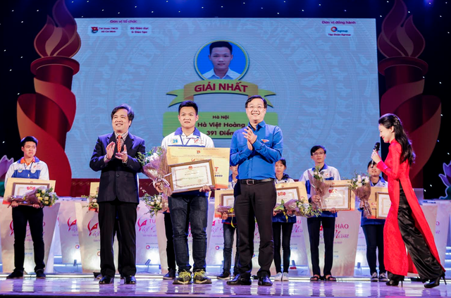 Thí sinh Olympia vô địch cuộc thi Tự hào Việt Nam 2017 - Ảnh 2.