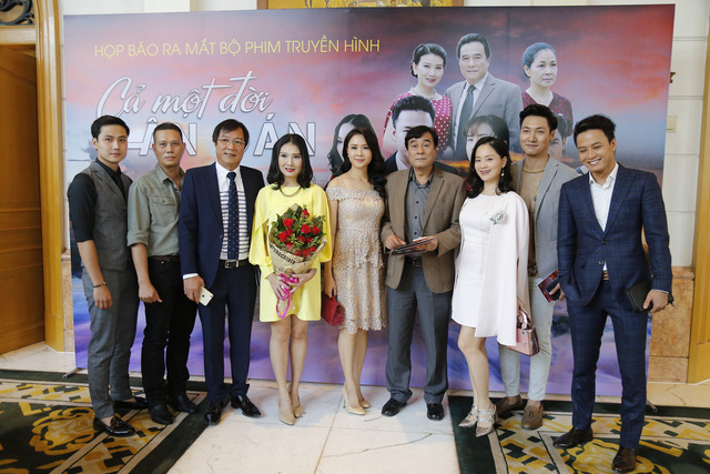 Hồng Đăng lu&ocirc;n cảm thấy mất sức mỗi khi &ldquo;y&ecirc;u&rdquo; Hồng Diễm tr&ecirc;n phim - Ảnh 2.