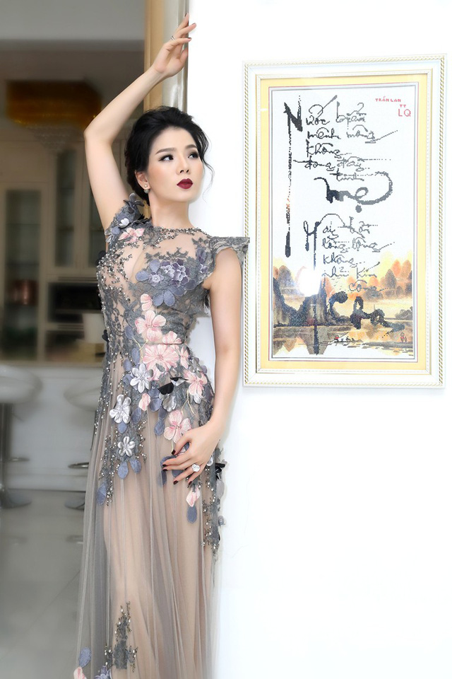 NTK Hoàng Hải gợi ý trang phục cho những buổi dạ tiệc cao cấp cuối năm - Ảnh 20. NTK Hoàng Hải gợi ý trang phục cho những buổi dạ tiệc cao cấp cuối năm - Ảnh 20.