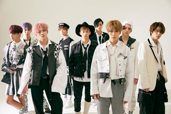 Vừa giành giải MAMA, nhóm NCT 127 đến giao lưu với khán giả Hà Nội - Ảnh 2. Vừa giành giải MAMA, nhóm NCT 127 đến giao lưu với khán giả Hà Nội - Ảnh 2.