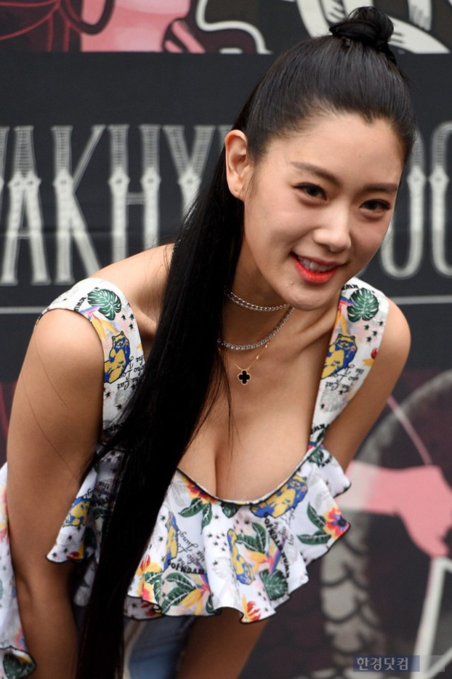 Những người đẹp một ph&uacute;t nổi như cồn nhờ cảnh khoe th&acirc;n - Ảnh 8.