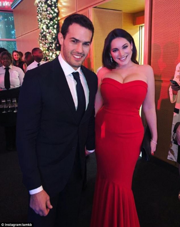 Kelly Brook khoe ngực khủng trên thảm đỏ - Ảnh 10.