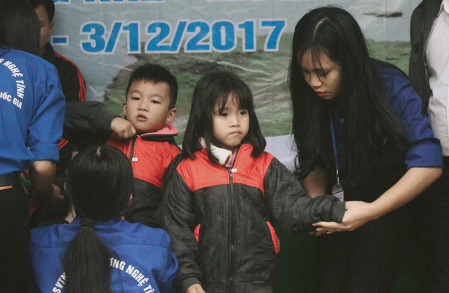 Sinh viên Nghệ Tĩnh mang hơi ấm cho bà dân tộc Chứt - Ảnh 12. Sinh viên Nghệ Tĩnh mang hơi ấm cho bà dân tộc Chứt - Ảnh 12.