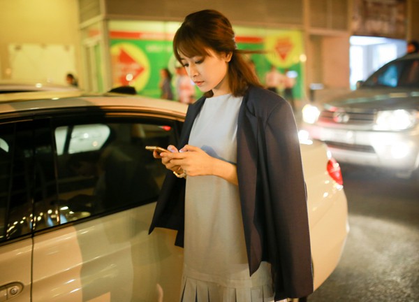 Tự sắm xế sang, đồ hiệu, nh&agrave; tiền tỷ, loạt hot girl 9x g&acirc;y &ldquo;cho&aacute;ng&rdquo; - Ảnh 6.