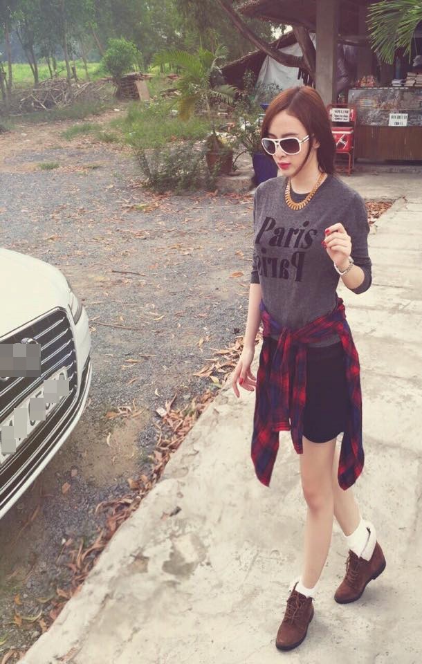 Tự sắm xế sang, đồ hiệu, nh&agrave; tiền tỷ, loạt hot girl 9x g&acirc;y &ldquo;cho&aacute;ng&rdquo; - Ảnh 28.