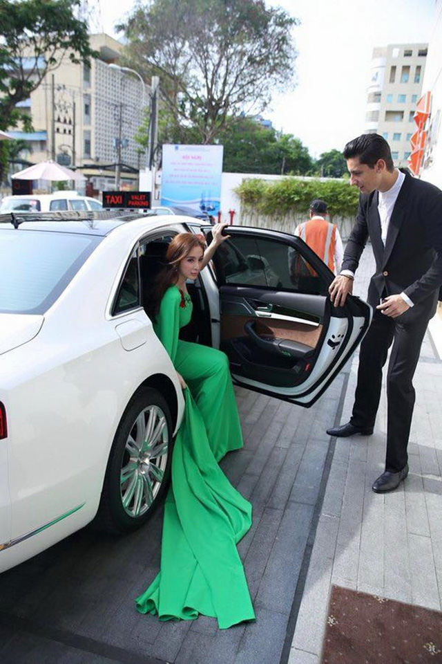 Tự sắm xế sang, đồ hiệu, nh&agrave; tiền tỷ, loạt hot girl 9x g&acirc;y &ldquo;cho&aacute;ng&rdquo; - Ảnh 30.