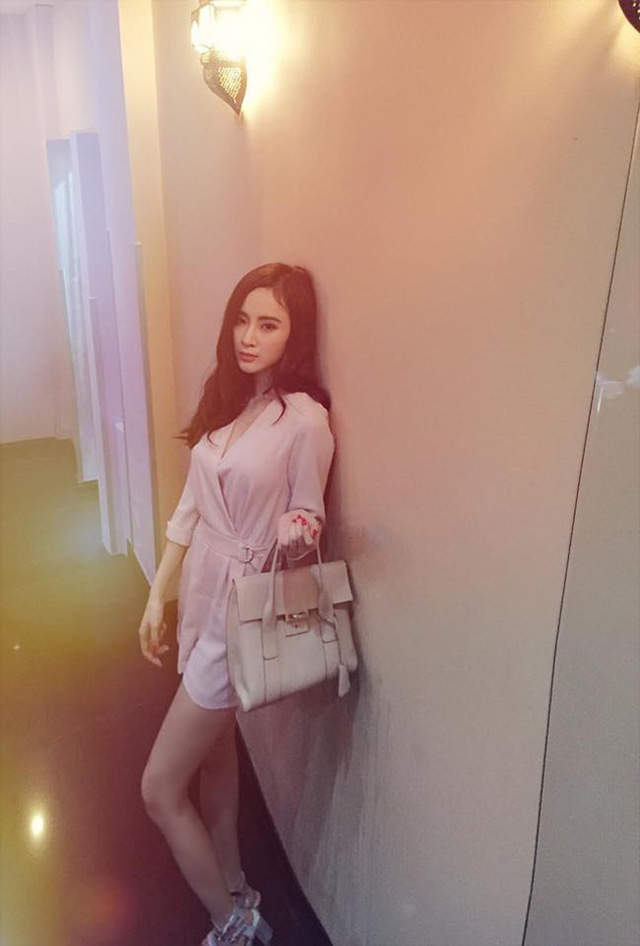 Tự sắm xế sang, đồ hiệu, nh&agrave; tiền tỷ, loạt hot girl 9x g&acirc;y &ldquo;cho&aacute;ng&rdquo; - Ảnh 34.