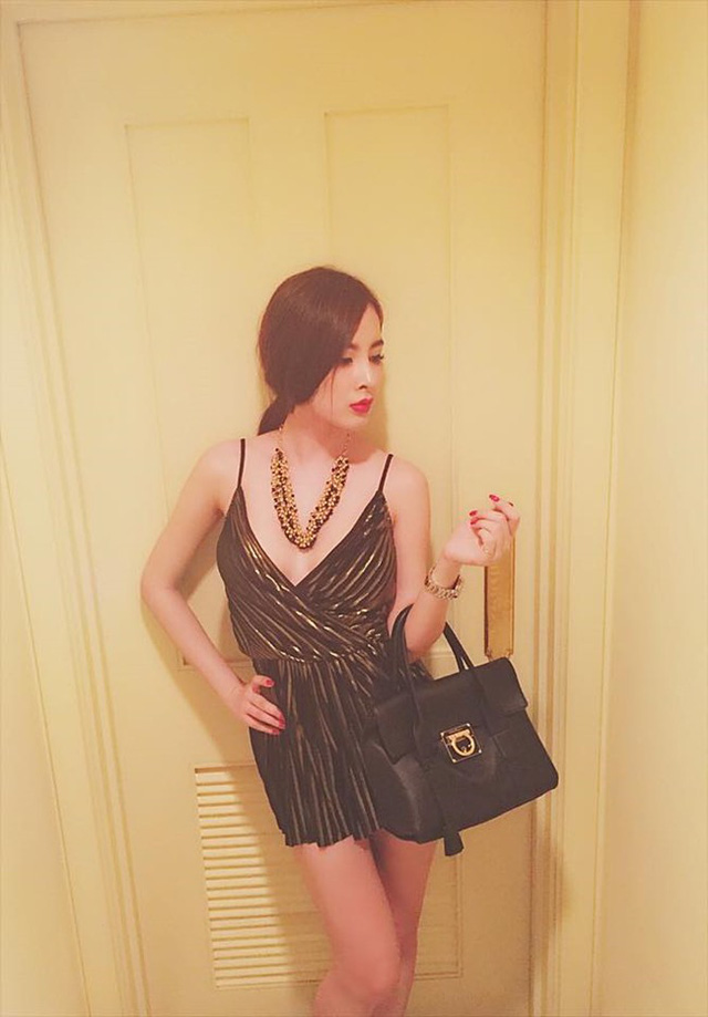 Tự sắm xế sang, đồ hiệu, nh&agrave; tiền tỷ, loạt hot girl 9x g&acirc;y &ldquo;cho&aacute;ng&rdquo; - Ảnh 38.