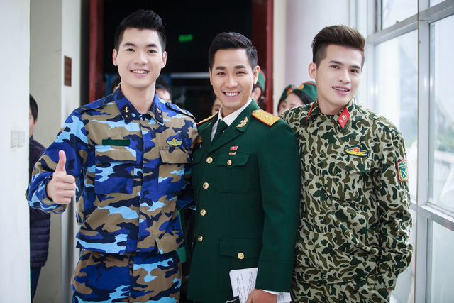 Nguyên Khang mặc áo lính, đọ vẻ điển trai với Trương Nam Thành - Ảnh 8. Nguyên Khang mặc áo lính, đọ vẻ điển trai với Trương Nam Thành - Ảnh 8.