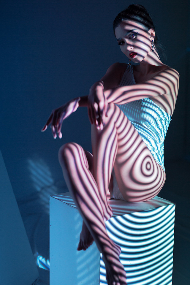 Bị ch&ecirc; xinh đẹp nhưng m&atilde;i mặc xấu, Kim Tuyến khoe v&ograve;ng 3 đẫy đ&agrave; - Ảnh 4.