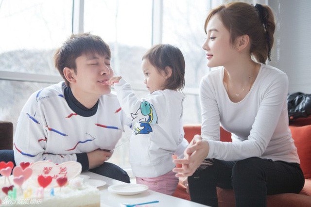 Giả Nãi Lượng lần đầu mỉm cười sau scandal vợ ngoại tình với đàn em kém 13 tuổi - Ảnh 6. Giả Nãi Lượng lần đầu mỉm cười sau scandal vợ ngoại tình với đàn em kém 13 tuổi - Ảnh 6.