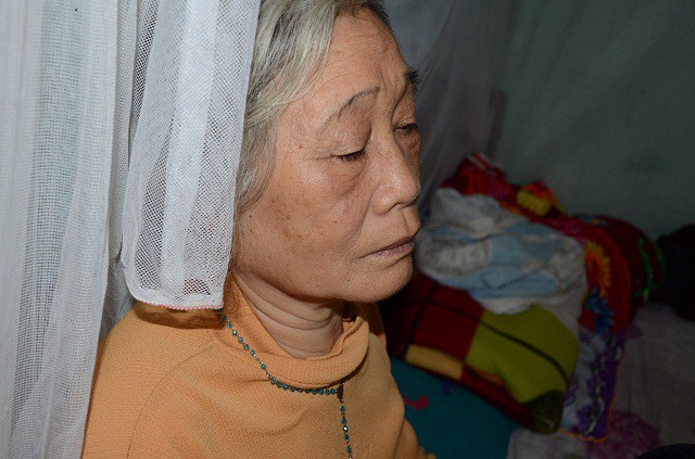 Ánh mắt đáng thương của bé 7 tuổi bị thiểu năng trí tuệ - Ảnh 10. Ánh mắt đáng thương của bé 7 tuổi bị thiểu năng trí tuệ - Ảnh 10.