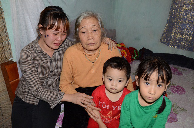 Ánh mắt đáng thương của bé 7 tuổi bị thiểu năng trí tuệ - Ảnh 18. Ánh mắt đáng thương của bé 7 tuổi bị thiểu năng trí tuệ - Ảnh 18.