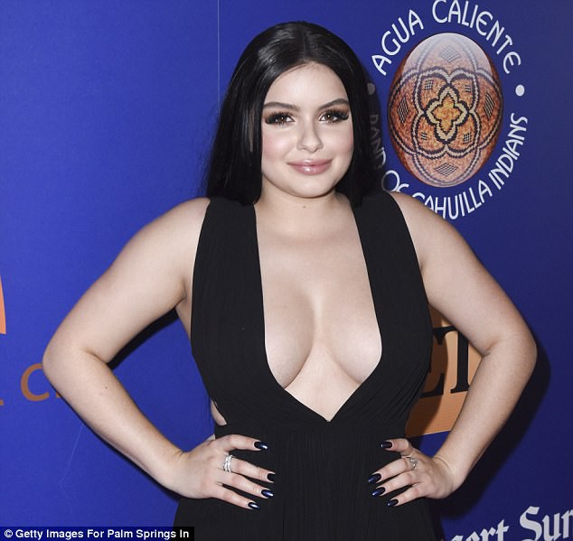 Ariel Winter khoe ngực khủng, da trắng mịn - Ảnh 4. Ariel Winter khoe ngực khủng, da trắng mịn - Ảnh 4.