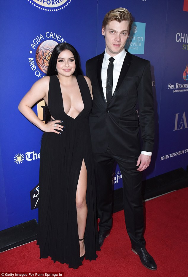 Ariel Winter khoe ngực khủng, da trắng mịn - Ảnh 6. Ariel Winter khoe ngực khủng, da trắng mịn - Ảnh 6.