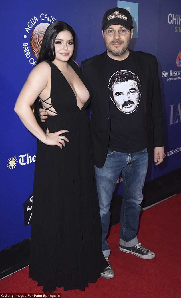 Ariel Winter khoe ngực khủng, da trắng mịn - Ảnh 10. Ariel Winter khoe ngực khủng, da trắng mịn - Ảnh 10.