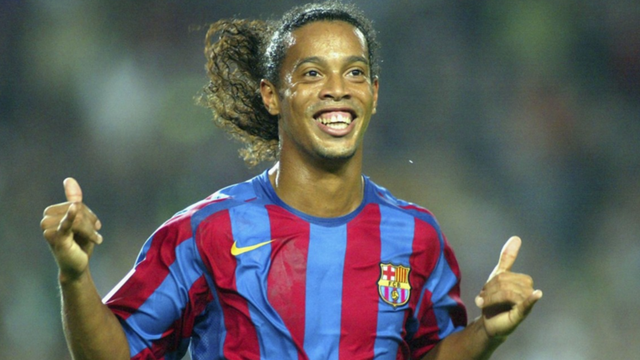 Ronaldinho chính thức giải nghệ - Ảnh 2. Ronaldinho chính thức giải nghệ - Ảnh 2.