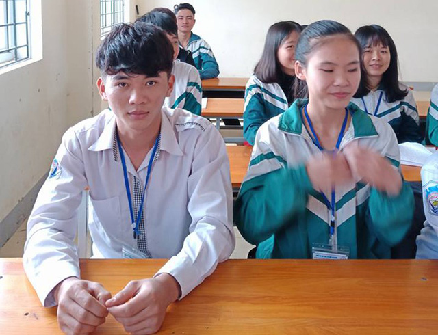 Khen thưởng nam sinh trả lại 30 triệu đồng cho người đánh rơi - Ảnh 2. Khen thưởng nam sinh trả lại 30 triệu đồng cho người đánh rơi - Ảnh 2.