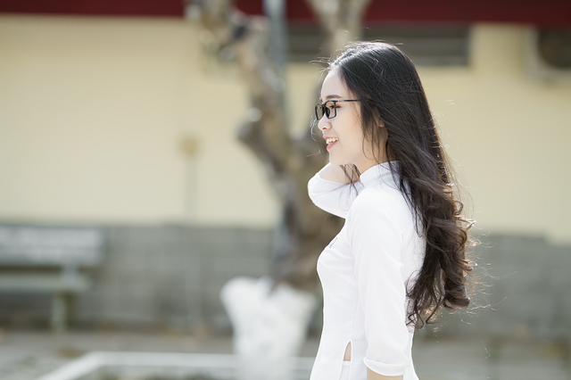 Nữ sinh 10X đẹp tựa &ldquo;thi&ecirc;n thần&rdquo; trong t&agrave; &aacute;o d&agrave;i trắng - Ảnh 4.