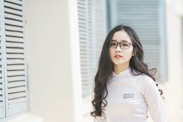 Nữ sinh 10X đẹp tựa &ldquo;thi&ecirc;n thần&rdquo; trong t&agrave; &aacute;o d&agrave;i trắng - Ảnh 10.