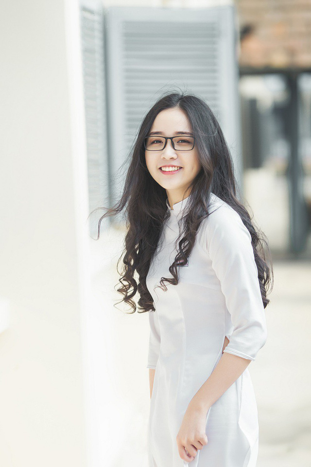 Nữ sinh 10X đẹp tựa &ldquo;thi&ecirc;n thần&rdquo; trong t&agrave; &aacute;o d&agrave;i trắng - Ảnh 12.