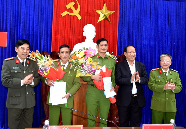 Khen thưởng 2 đơn vị triệt phá 2 vụ trọng án lớn - Ảnh 2.