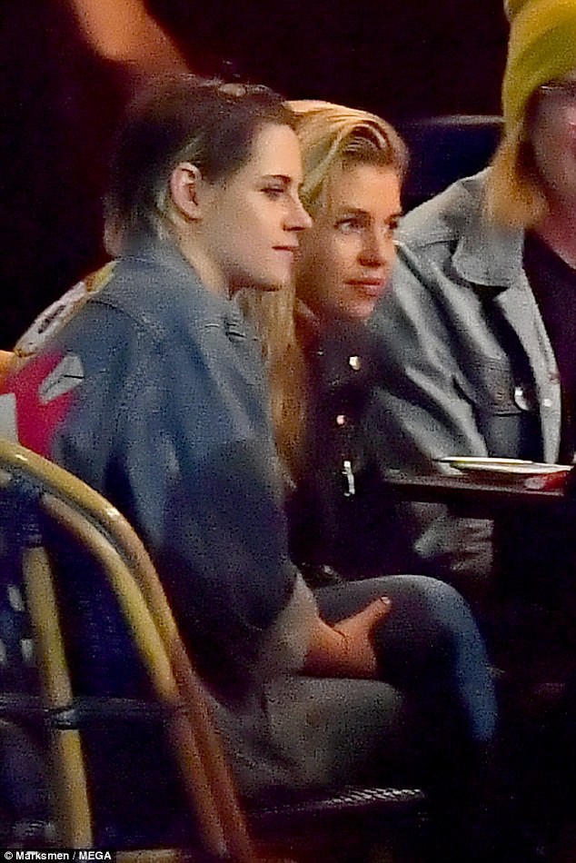 Kristen Stewart hạnh phúc bên người tình đồng giới - Ảnh 2. Kristen Stewart hạnh phúc bên người tình đồng giới - Ảnh 2.