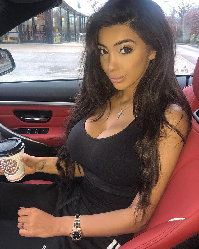 Chloe Khan lộ vòng một ngoại cỡ - Ảnh 10. Chloe Khan lộ vòng một ngoại cỡ - Ảnh 10.