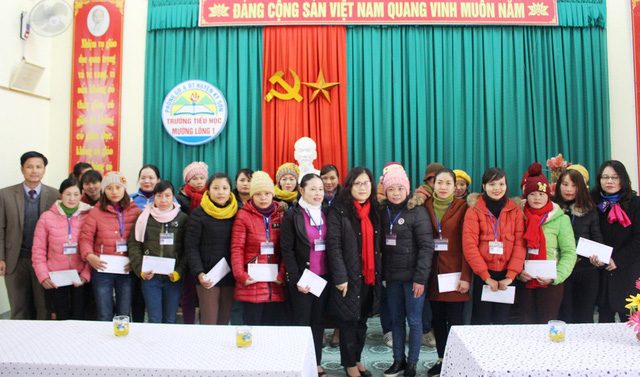 Khen thưởng 3 cô giáo đỡ đẻ cho sản phụ trên đường - Ảnh 6.