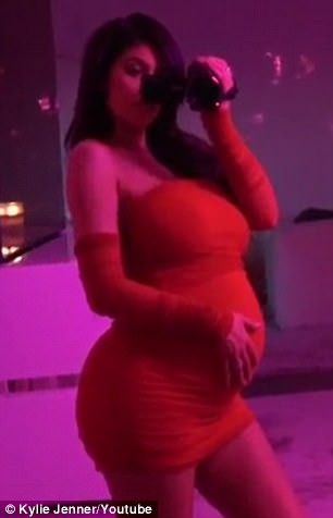 Kylie Jenner đã sinh con gái - Ảnh 8. Kylie Jenner đã sinh con gái - Ảnh 8.