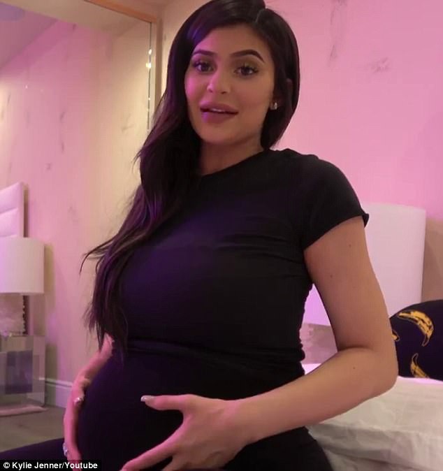 Kylie Jenner đã sinh con gái - Ảnh 10. Kylie Jenner đã sinh con gái - Ảnh 10.