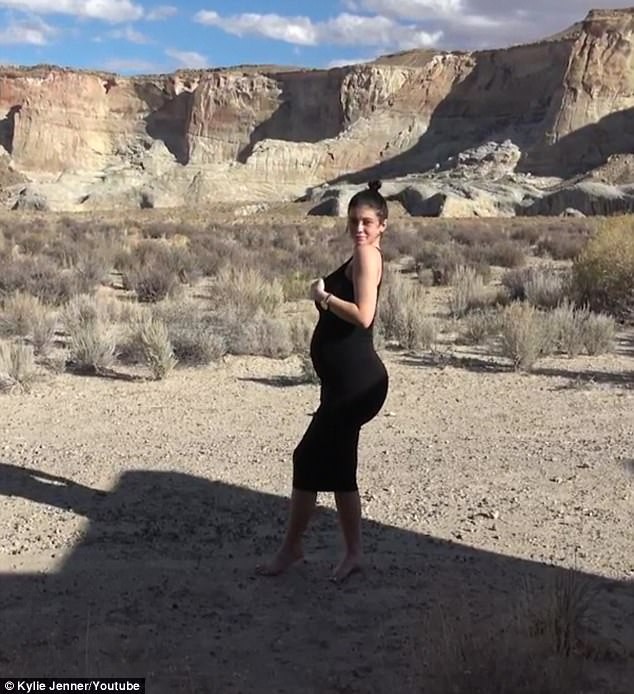 Kylie Jenner đã sinh con gái - Ảnh 18. Kylie Jenner đã sinh con gái - Ảnh 18.