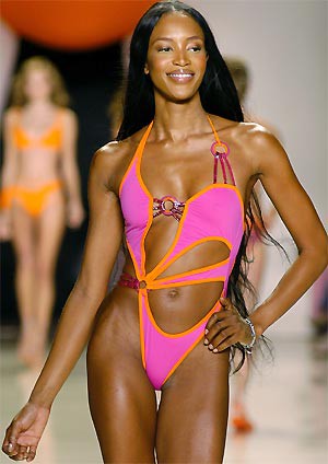 Naomi Campbell thừa nhận kh&ocirc;ng tự tin về v&oacute;c d&aacute;ng - Ảnh 2.