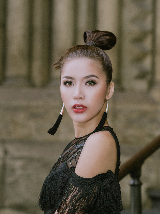 Bom sexy Minh Tú diện váy xuyên thấu trên đường phố - Ảnh 16. Bom sexy Minh Tú diện váy xuyên thấu trên đường phố - Ảnh 16.
