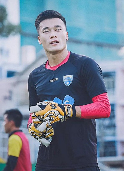 Nghị lực vượt khó của thủ môn Bùi Tiến Dũng vào đề thi chuyên Văn - Ảnh 2. Nghị lực vượt khó của thủ môn Bùi Tiến Dũng vào đề thi chuyên Văn - Ảnh 2.