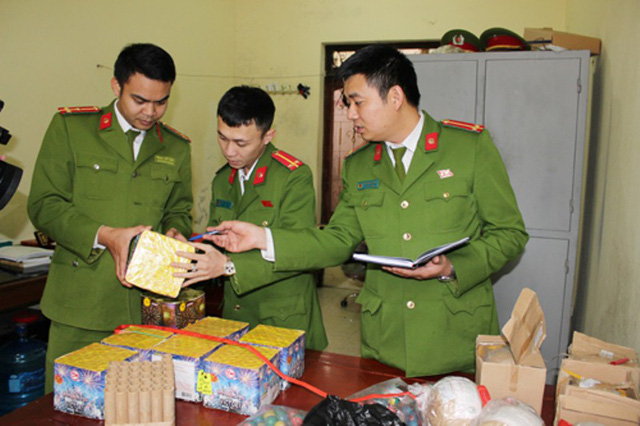 Mua pháo để đốt mừng đầy tháng cháu - Ảnh 2. Mua pháo để đốt mừng đầy tháng cháu - Ảnh 2.