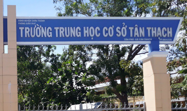 Bến Tre: Nam sinh lớp 8 bóp cổ giáo viên trong giờ học - Ảnh 2. Bến Tre: Nam sinh lớp 8 bóp cổ giáo viên trong giờ học - Ảnh 2.